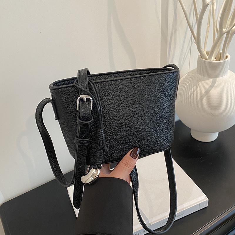 

Handbag - Minimalist Solid Color Handbag with Zipper Closure, Adjustable Shoulder Strap & Spacious Interior One-size чёрный