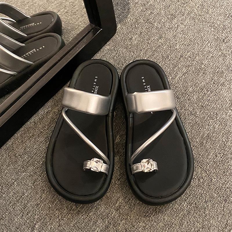 Zehentrenner-Hausschuhe mit Zehensteg für Damen-Oberbekleidung Sommer neue dicksohlige modische vielseitige coole Hausschuhe