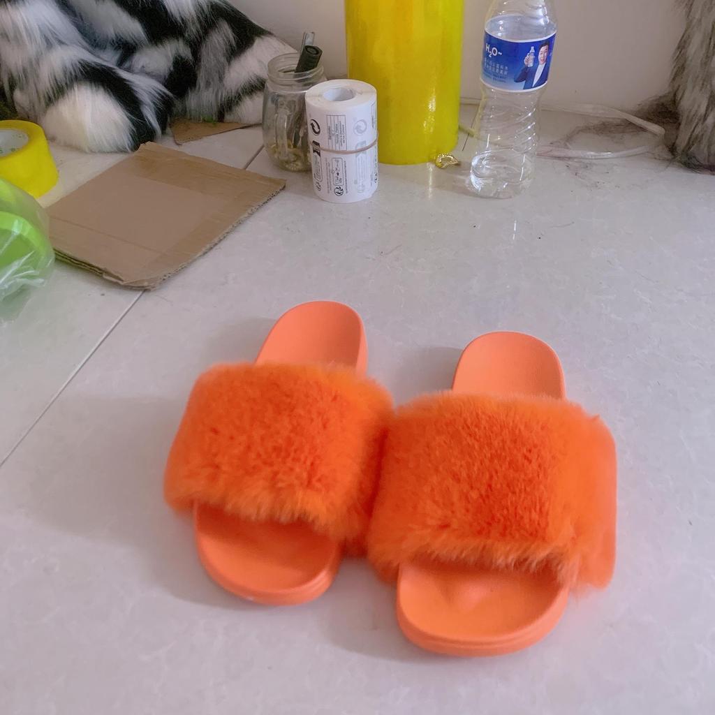2026 Korean Summer Women's Fashion Slippers: Comfortable, Non-slip, Single Strap, Furry, Casual, Outdoor Wear.
