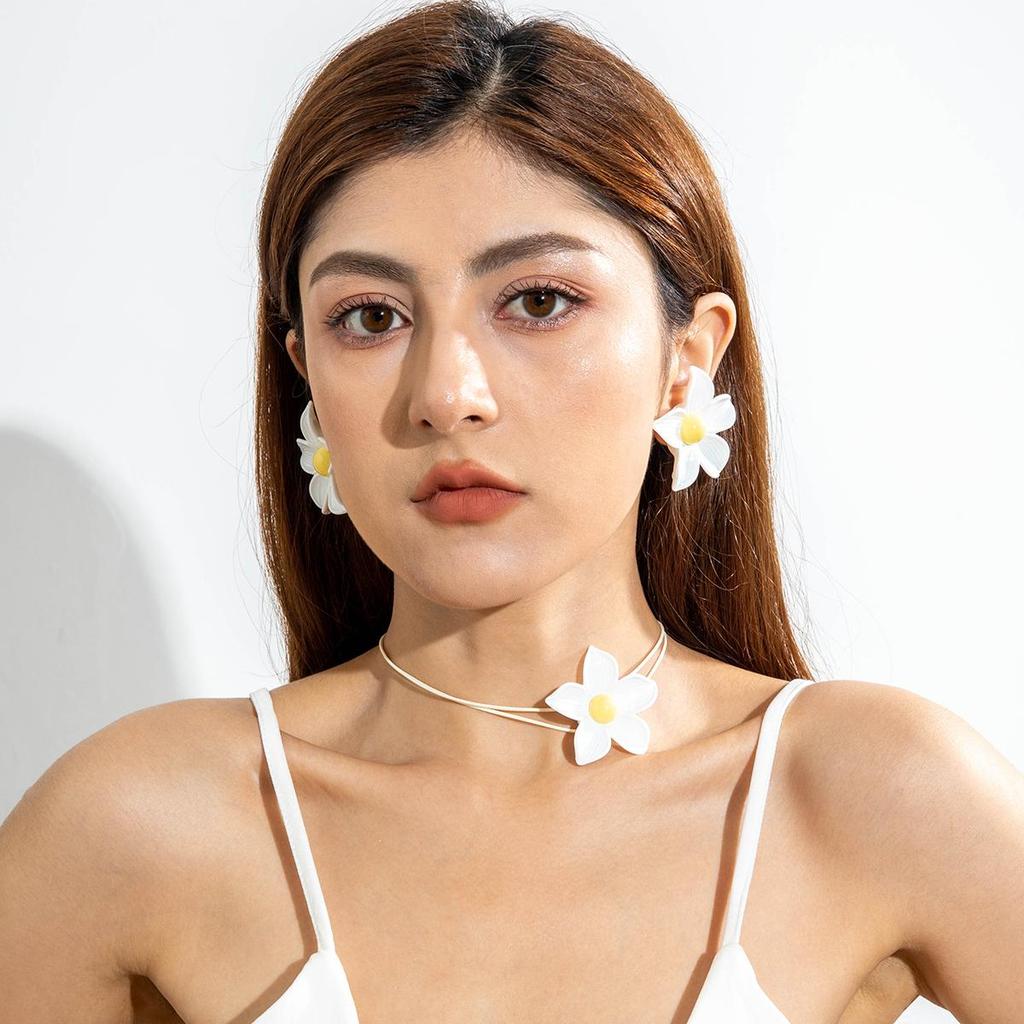 New Early Spring Flower Earnail Women's Fashion Necklace Set, Versatile and Niche Charm Jewelry Set