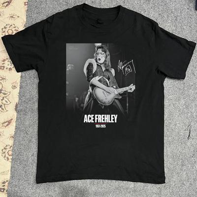 Ace Frehley 1951-2025 Tričko Všechny velikosti S-5XL AG02 Unisex Tričko