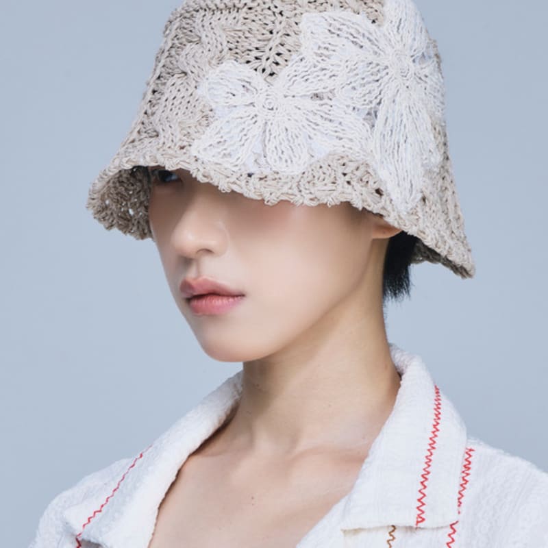 

The GREATEST Paper Bucket Flower Beige FREE