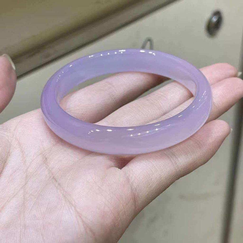 Elegante Bracciale da Donna Occhio di Gatto: Gioielli in Calcedonio Sfumato per un Look Radioso e di Alta Gamma