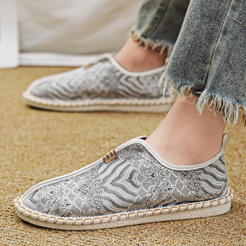 Fashion New Ethnic Style Mens Cloth Shoes Breathable Slip On Flats Men Casual Loafer Classic Embroidered Chinese Style Kung Fu Shoes Men