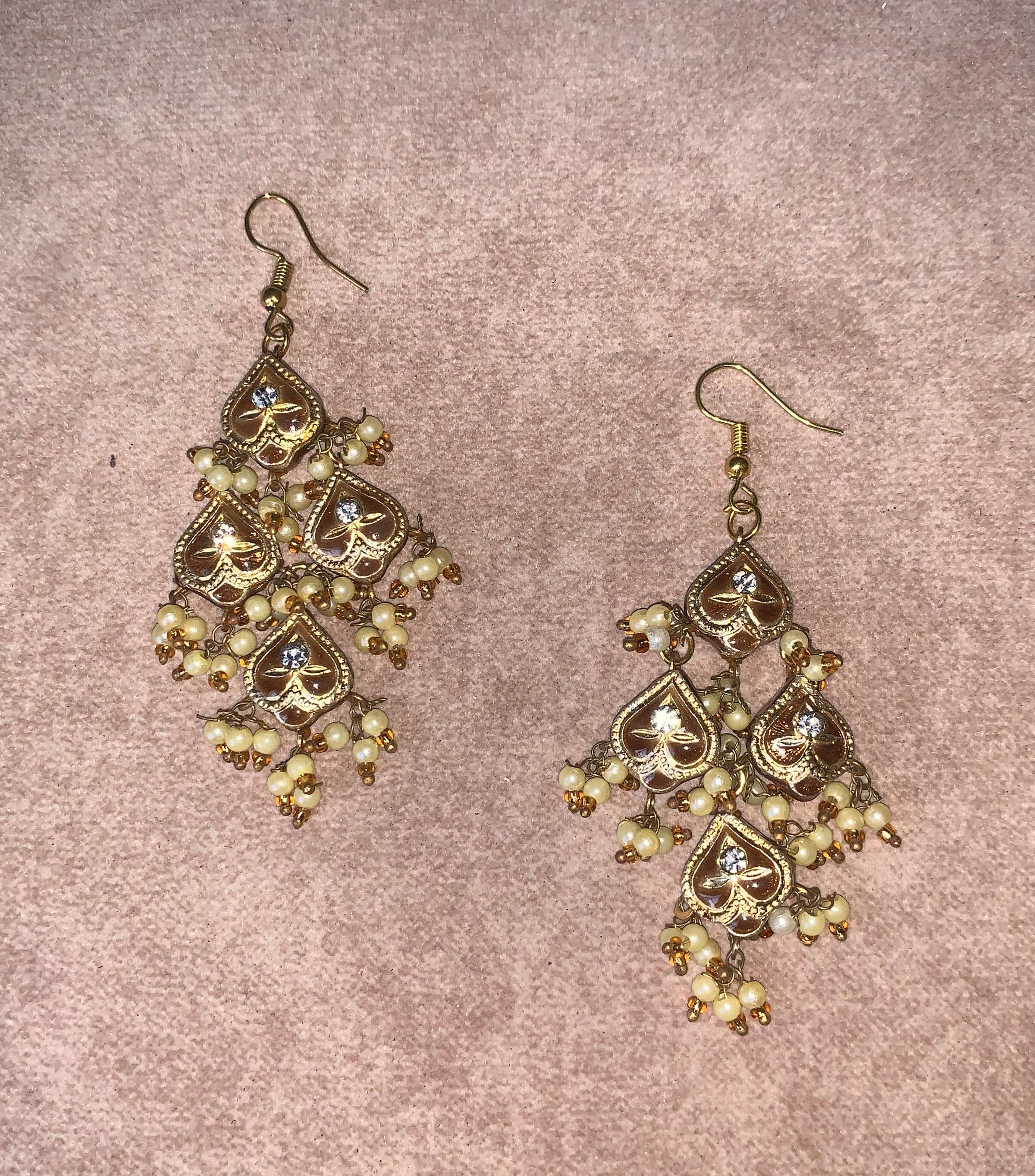 

Indian Handmade Drop Earrings Gold Finish Beads Lacquer Kundan Jewelry 2.5” X 1 ( h x l ) approx. золотистий