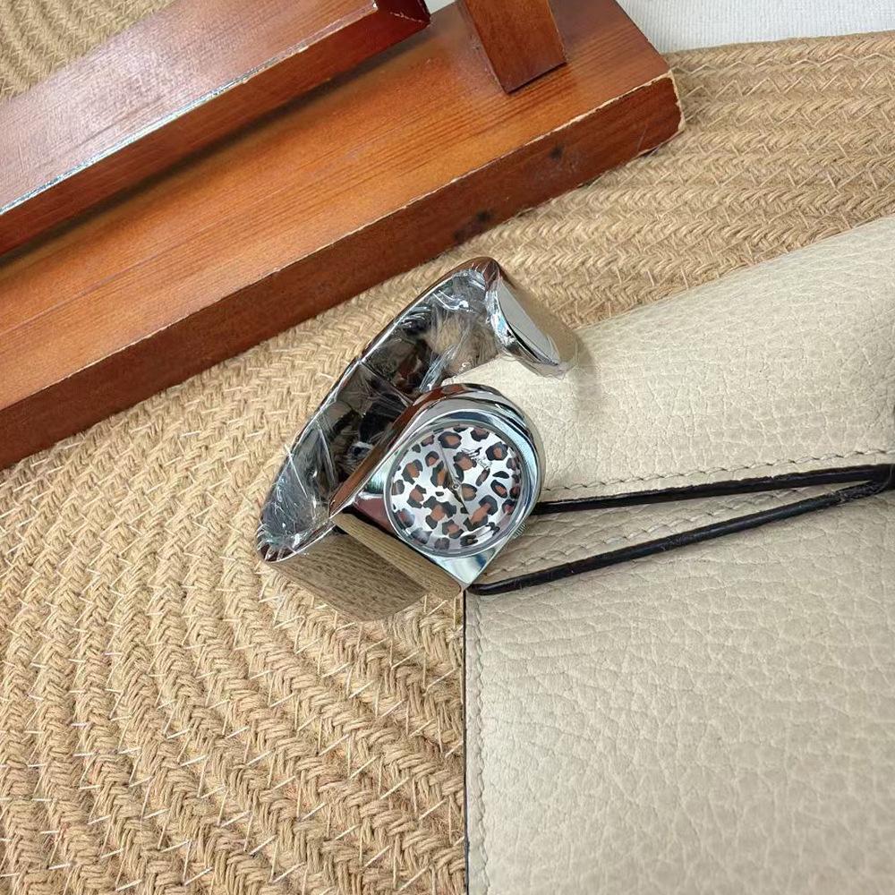 Personalized Fashion Retro Small Gold Watch Bracelet Watch Women'S Watch Women'S Watch