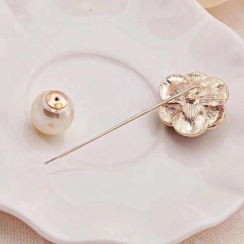 White Black Camellia Pearl Flower Brooch For Women Luxury Jewelry Needle Cardigan Sweater Lapel Pins Scarf Buckle Accessories