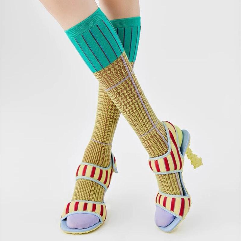 Retro Renk Bloklu Dana Çorabı Kadın Pamuklu Çoraplar Çizgili Kişilik Moda Sonbahar Kış Uzun Boylu Çoraplar