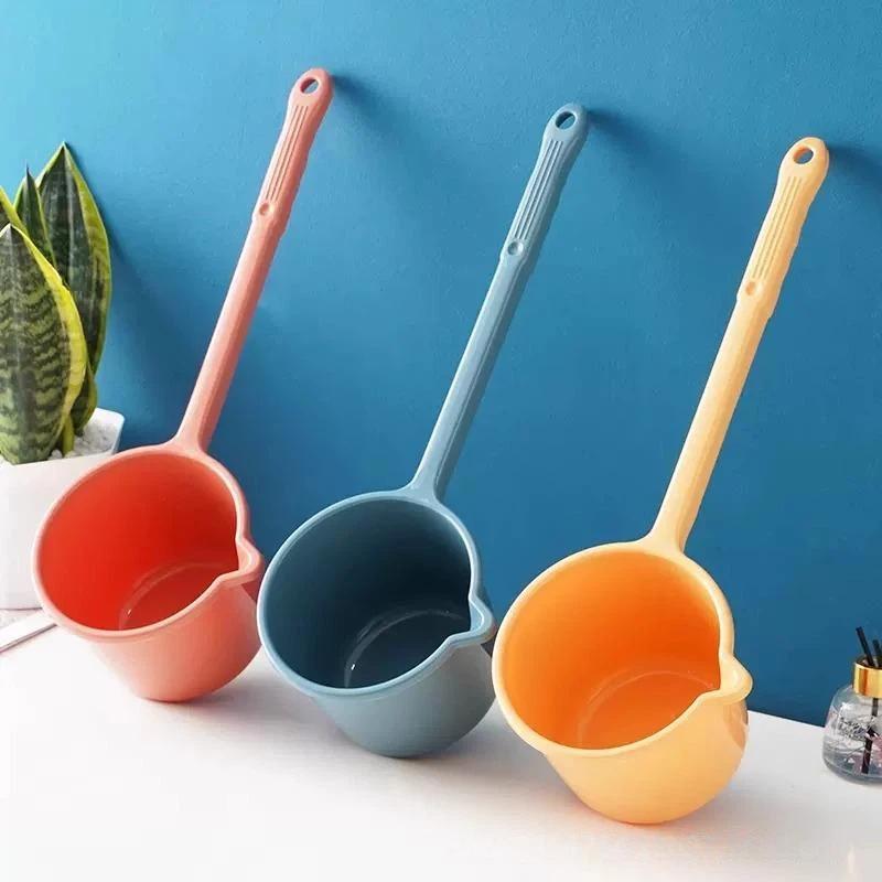 Paletta Acqua a Manico Lungo Mestolo Acqua Multifunzione Secchiello Acqua Grande Capacità Con Beccuccio Per Cucina Bagno Giardino