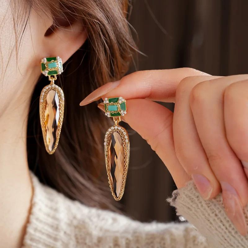 Vintage Water Drop Earrings for Woemn Inlaid with Zircon Oil Drop Square Drop Earring High-end Retro Exaggerated Zircon