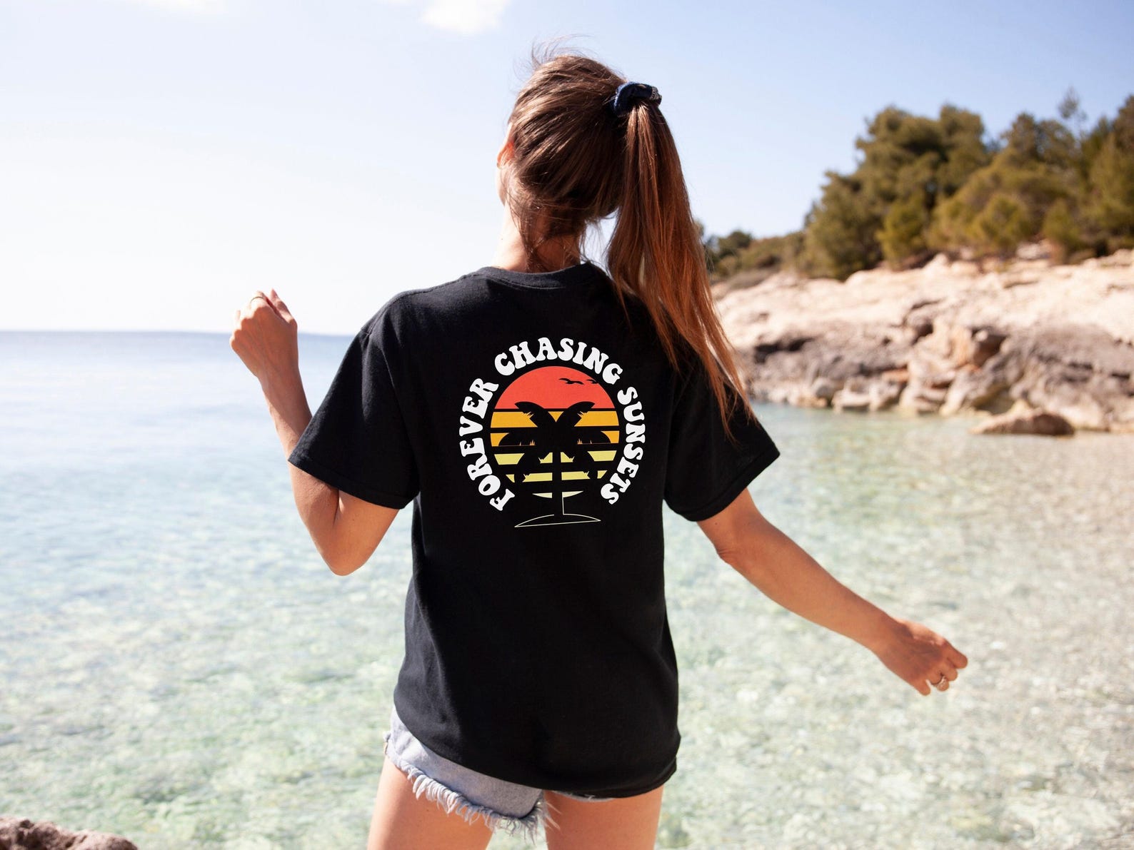 Oversized T-Shirt - Retro Beach Shirt Forever Chasing Sunsets - Palm Silhouette Print, Soft Cotton, Unisex M