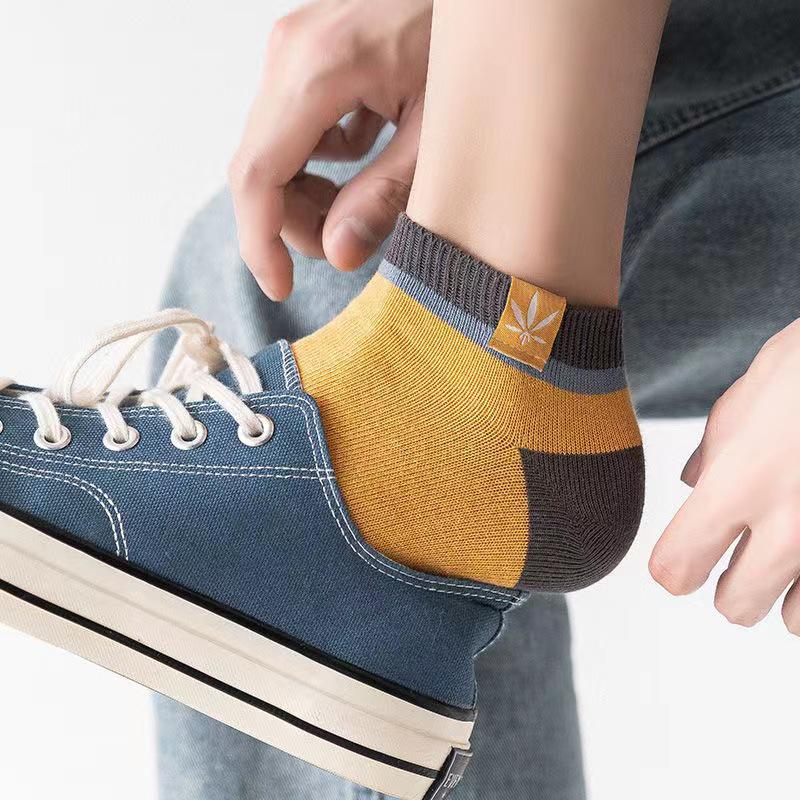 Men's Breathable Boat Socks - Spring/Summer Odor-Resistant, Sweat-Absorbent, Low-Cut Maple Leaf Design