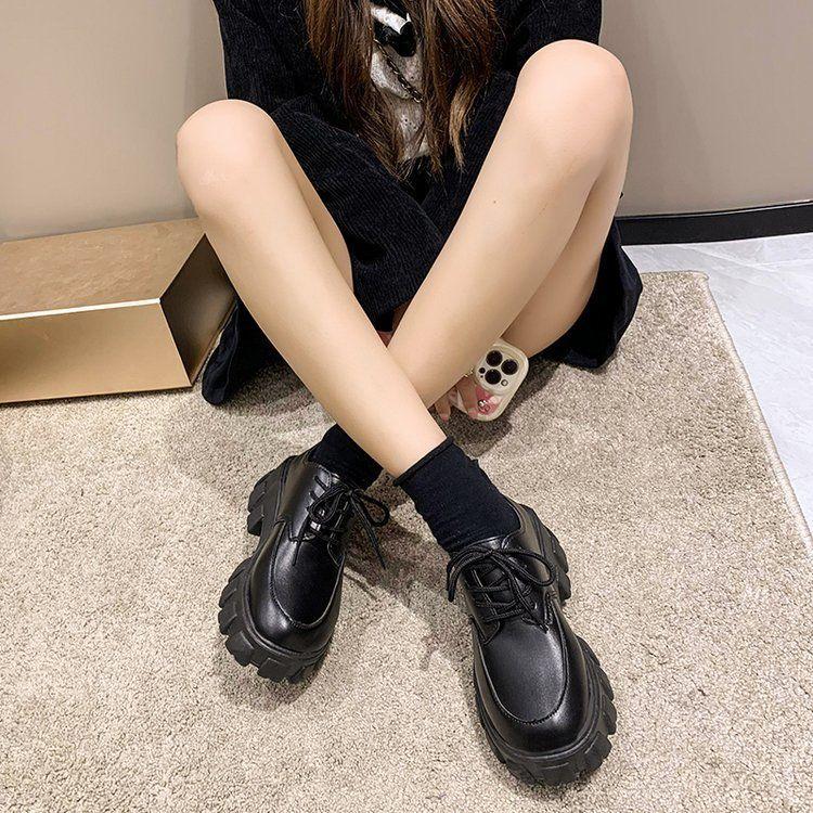 

Британские ботинки Мартина Женские 2025 Осень и Зима Новые Черные Маленькие Мужские На толстой подошве Увеличивающие рост Облегающие Короткие ботинки Женские 42