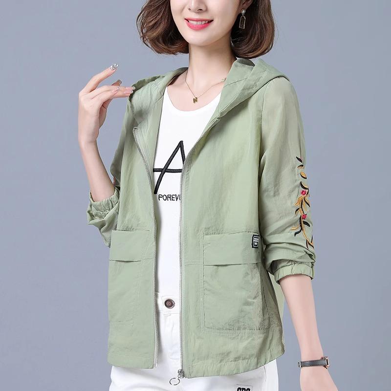 Dámské bundy Nový tenký kabát Nepromokavá ochrana proti slunci Oděv Větrovka Dámská Neformální bunda s kapucí Svrchní oblečení