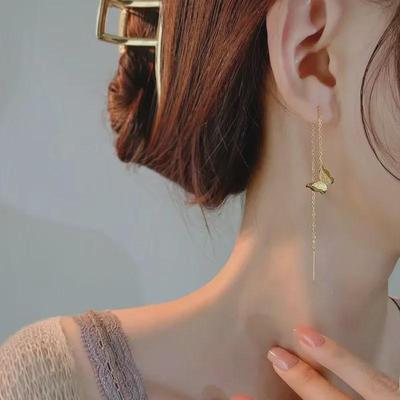 Eleganti Orecchini Pendenti a Farfalla Satinata in Oro 18K - Trendy, Acciaio al Titanio di Alta Gamma, Ipoallergenici, Lusso Leggero per Donne