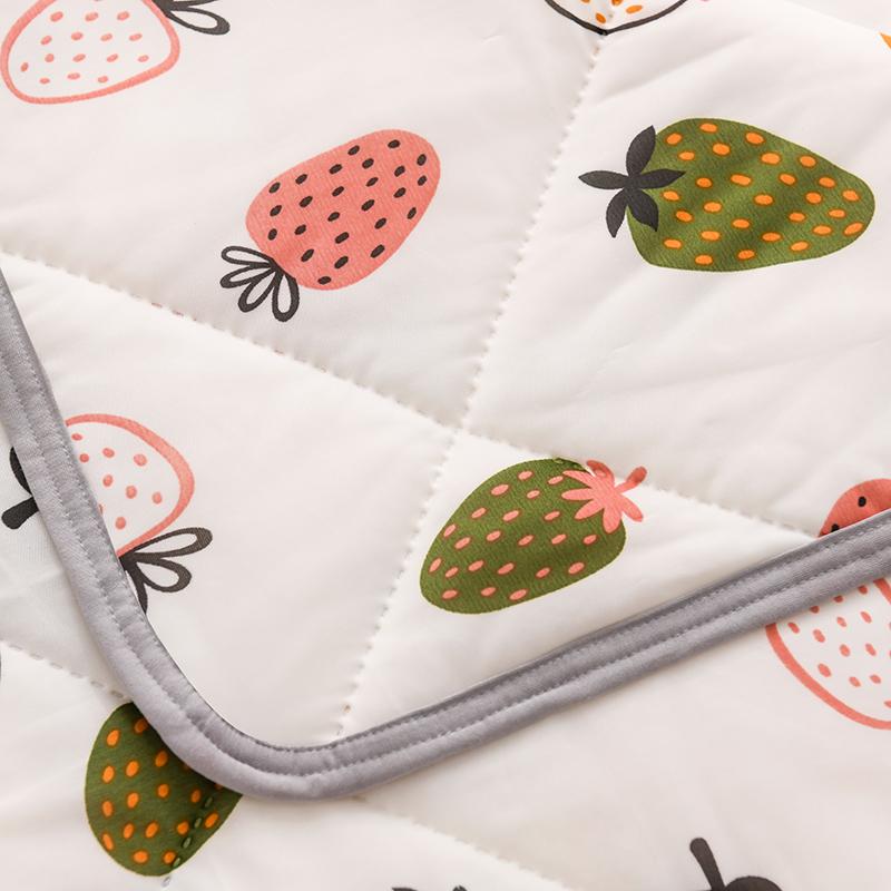 1Pc Summer Cute Strawberry Printed Thin Quilt Air Conditioning Comforter Kids Adults Girls Soft Breathable Cooling Blanket