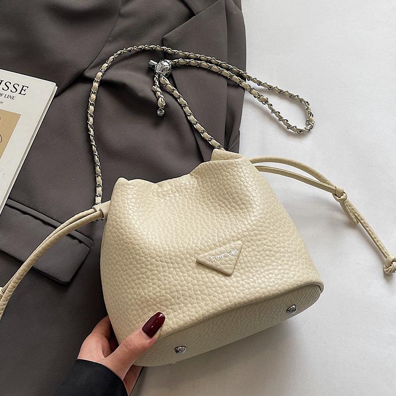 Popular wholesale high-quality lychee pattern temperament drawstring bucket bag versatile commuter simple light luxury chain messenger bag