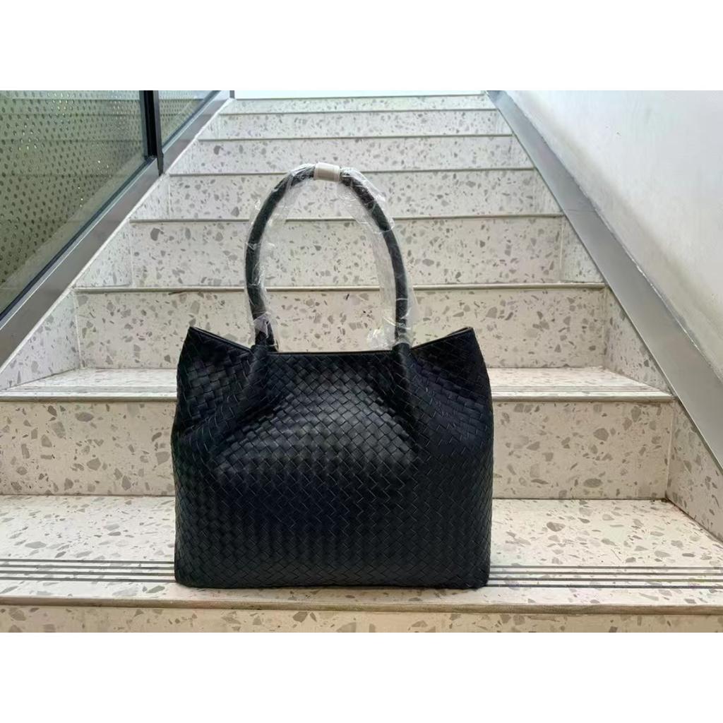 New women's bags, genuine leather women's bags, trendy shoulder bags, hand-woven shoulder handheld mother and child bags.