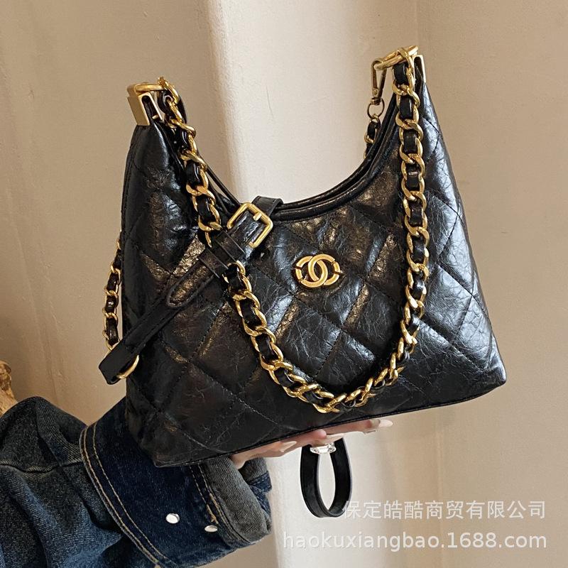This year, the popular underarm bag women's 2025 new Xiaoxiangfeng light luxury simple temperament high-end single shoulder messenger bag
