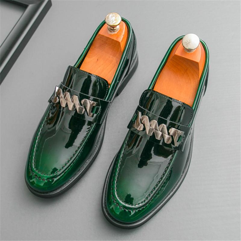Nuovo Arrivo Decorazione a Catena Metallica Appuntita Scarpe Casual in Pelle Verniciata da Uomo Scarpe da Cerimonia Matrimonio Formale Homecoming