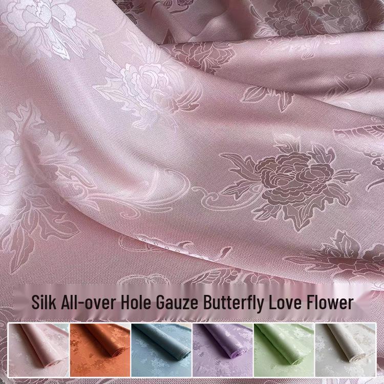 Žakárová látka Hanfu Qipao s otevřeným vzorem Motýli a pivoňky - 100% morušové hedvábí