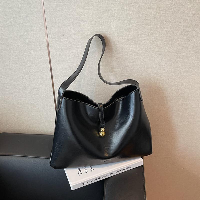 

Niche retro large-capacity tote bag, summer new trendy fashion commuting versatile shoulder armpit bag чорний