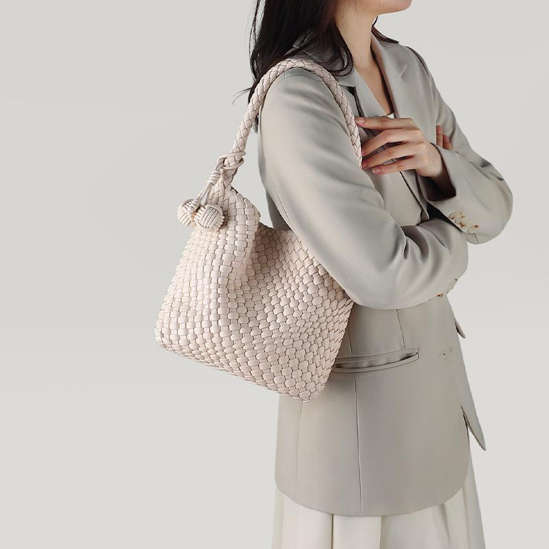 2025 New Woven Bag for Women, Autumn and Winter Versatile Handbag, High-End Commuter Shoulder Underarm Bag