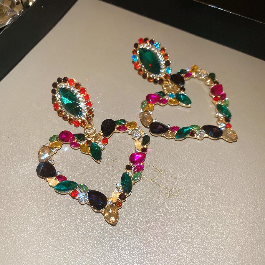 Luxury Silver Rhinestone Heart Earrings: Elegant Geometric Design for a Fashionable, Personalized Touch