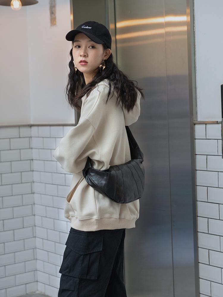 

2023 Новая женская сумка Niche Chest & Belt Bag большой вместимости - Стиль круассан-пельмень чёрный