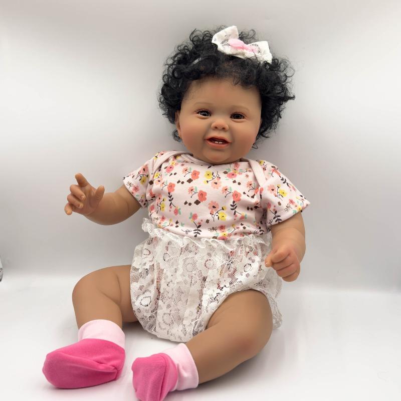 24 " 60 Cm Black Skin Rebirth Baby Doll Girl KODI Sof Cloth Body Simulation Reborn Dolls Lifelike Handmade Rooted Short Curly Hair Newborn Babies Doll