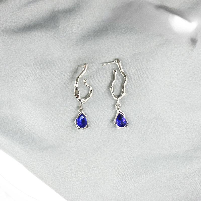 

European and American Style Metal Irregular Crystal Pendant Earrings Hip-hop Punk Personality Retro Geometric Stud Earrings