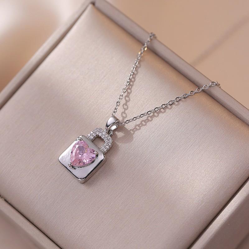 Women's Fashion Heart Pendant Necklace - Elegant, Simple Design, Versatile Clavicle Chain Jewelry