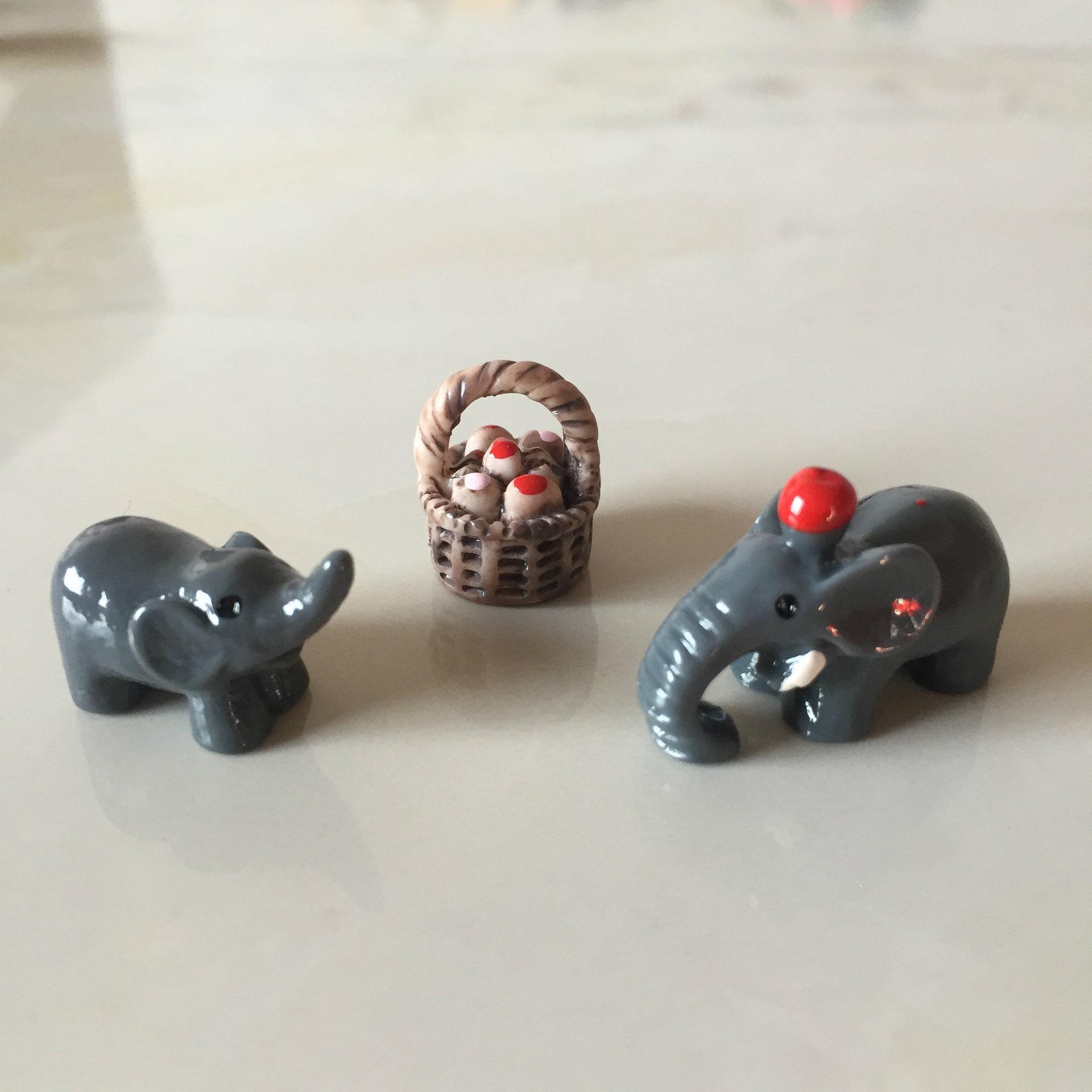 Three-Piece Cartoon Dog & Pig Figurine Set: Creative Resin Mini Ornaments for Bonsai & Crafts. 2.5CM2CM