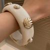 Irregular Round Shell Retro Court Style Bracelet - Light Luxury & High-End Women's Jewelry
