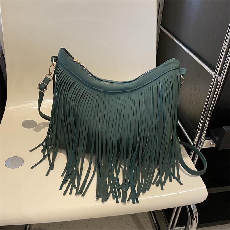 Boho Tassel Crossbody Bag For Women Stylish Retro Shoulder Purse With Fringe Details Versatile Design Perfect For Casual Outings Or Commuting
