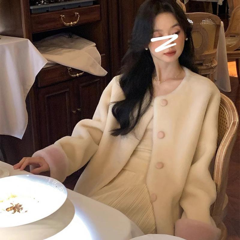 

Осенне-зимняя шуба из овечьей шерсти L