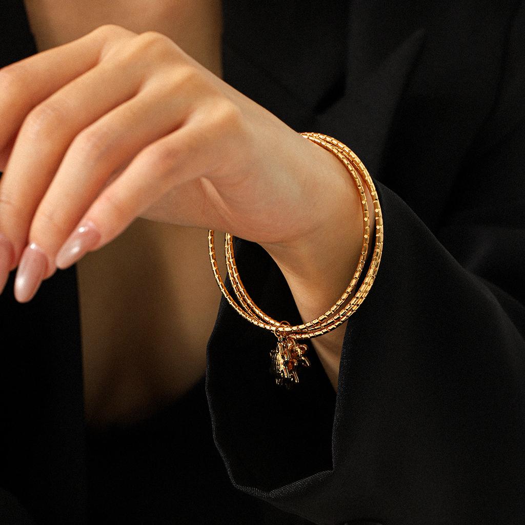 Neues 18K Gold Dreiteiliges Set Sonnenblume Delfin Anhänger Armband für Damen, Modisch und Hochwertig