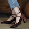 Neue Damenschuhe Neue Scrub-Leder-Einsätze Vintage Quadratische Spitze Blockabsatz Kreuzschnalle Mary Jane Einzel