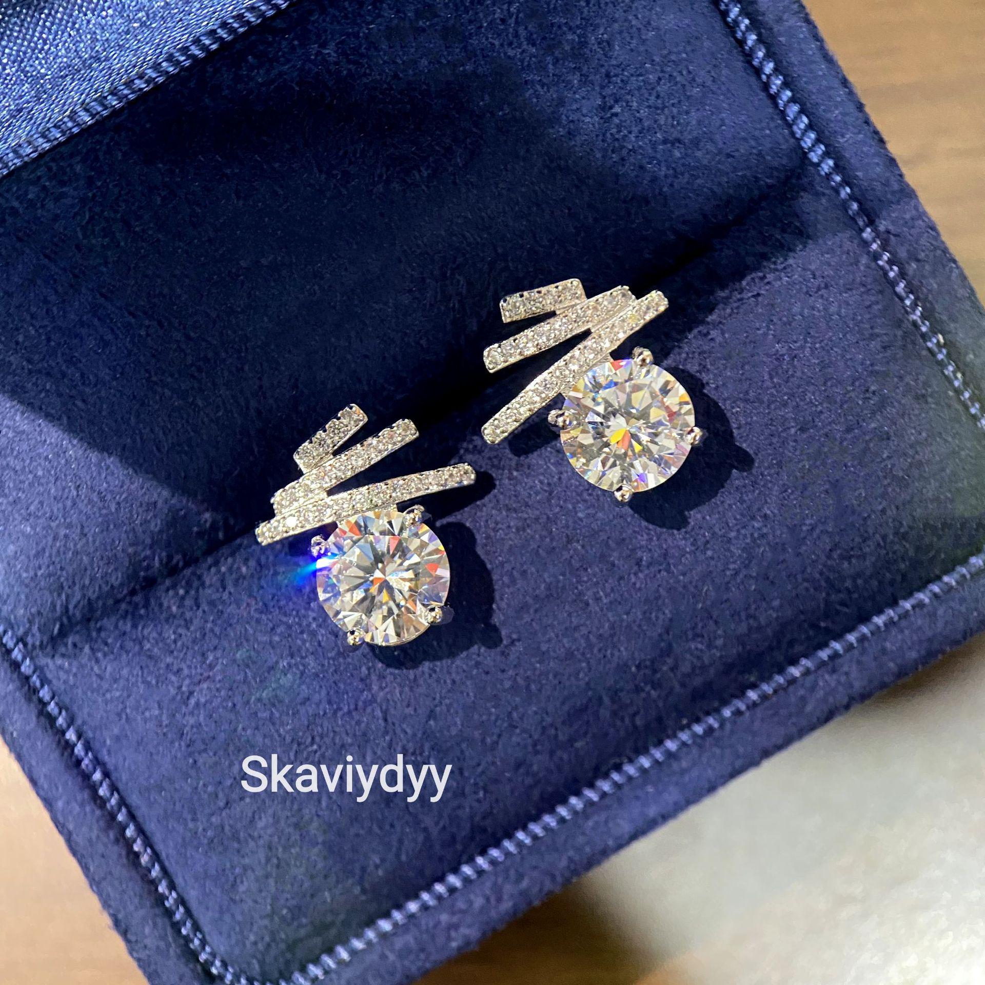 Elegant 2 Carat Zirconia Clover Stud Earrings with Eight Hearts and Arrows Design for Women