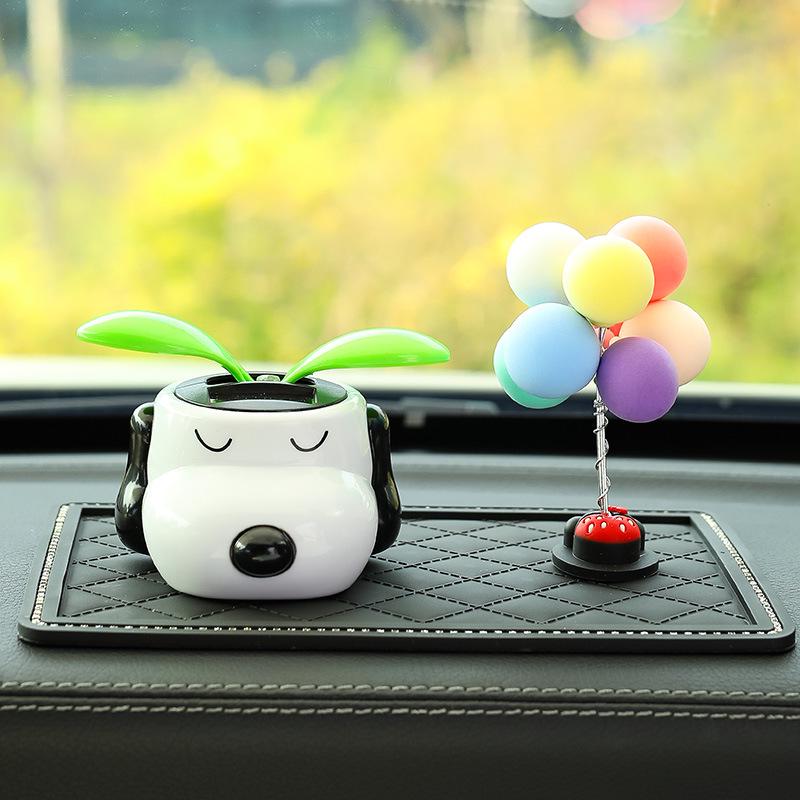 Solar-Powered Waving Sunflower Car Ornament - Cartoon Interior Decoration Accessories for Women