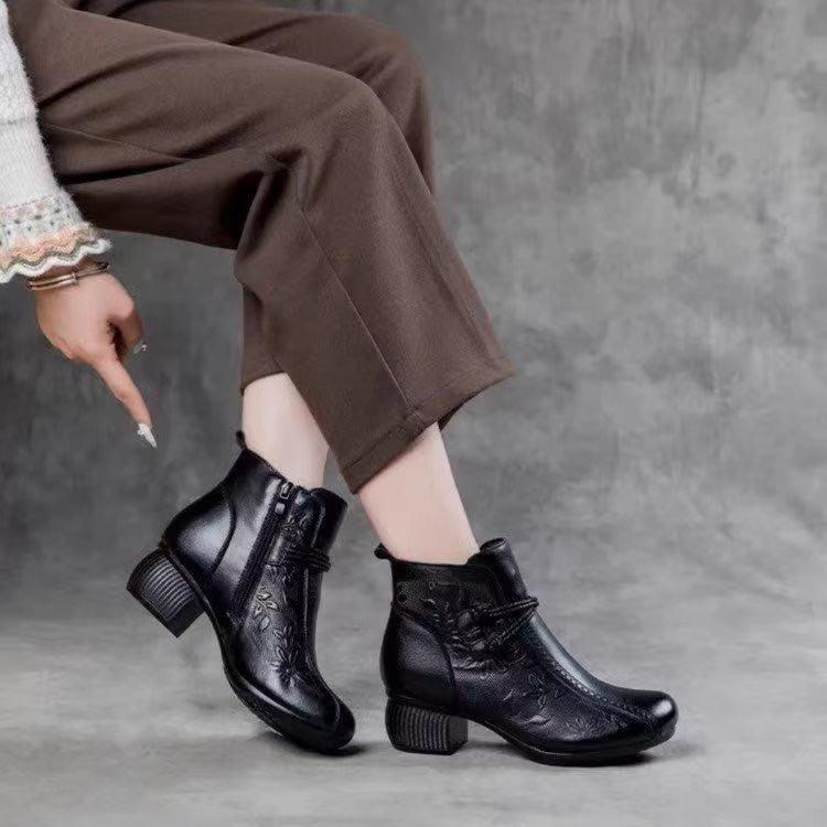 Soft-soled short boots Soft leather autumn and winter new retro engraved short boots Single boots Round head velvet warm leather boots