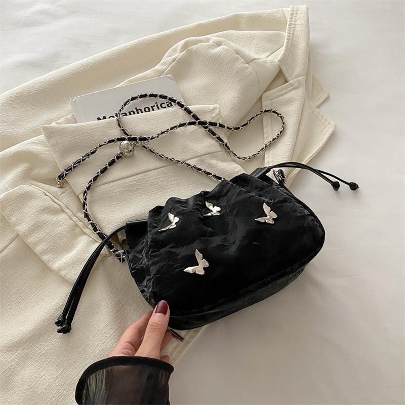

Trendy Korean Style Bucket Bag For Women In Black Green Silver And White With Chain Strap чёрный