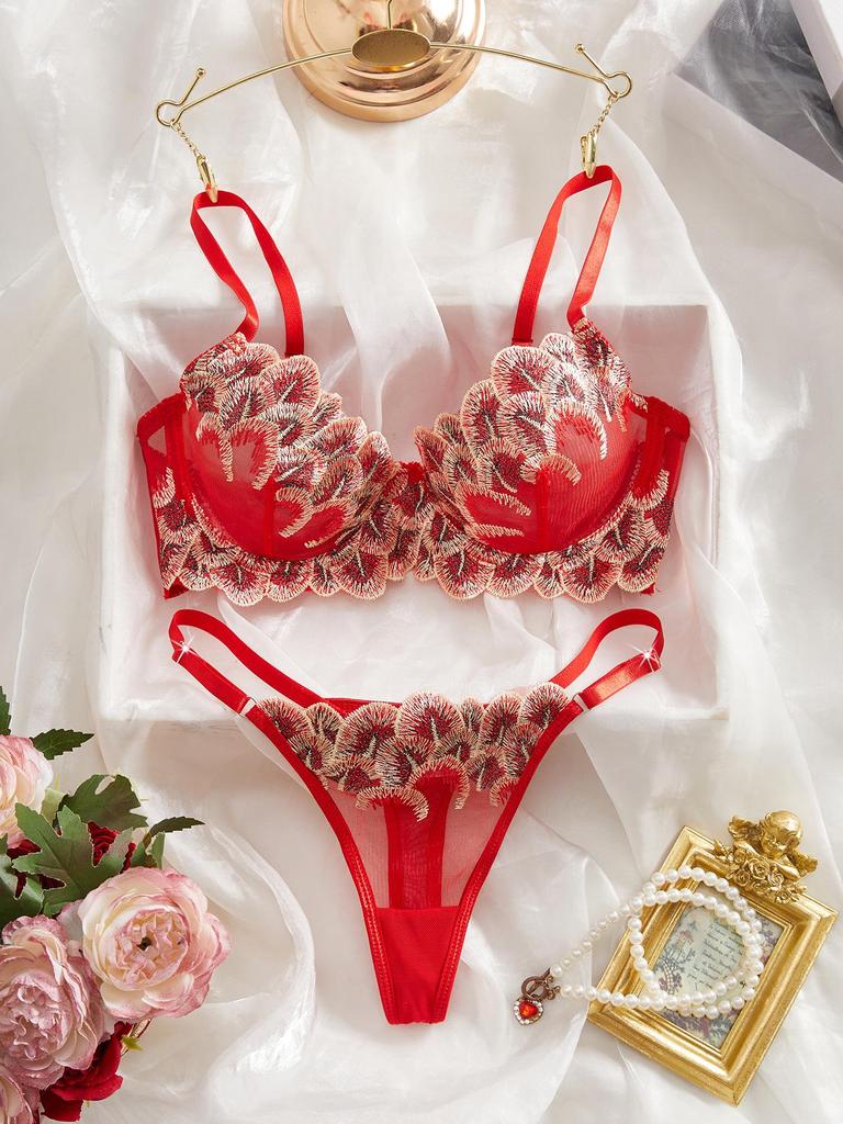 Europäisches & Amerikanisches Rotes Netz Besticktes Sexy Dessous-Set mit Durchsichtigem Blütenblatt-Höschen
