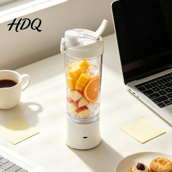 Lightweight Meal Replacement Shaker Cup Portable Blender Cup USB Fast Charging Personal Size Juicer 600ml Capacity for Smoothies And Shakes
