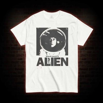 Retro Alien T-skjorte | Vintage Sci-Fi Film Grafisk T-skjorte | UFO Skjorte Unisex T-skjorte