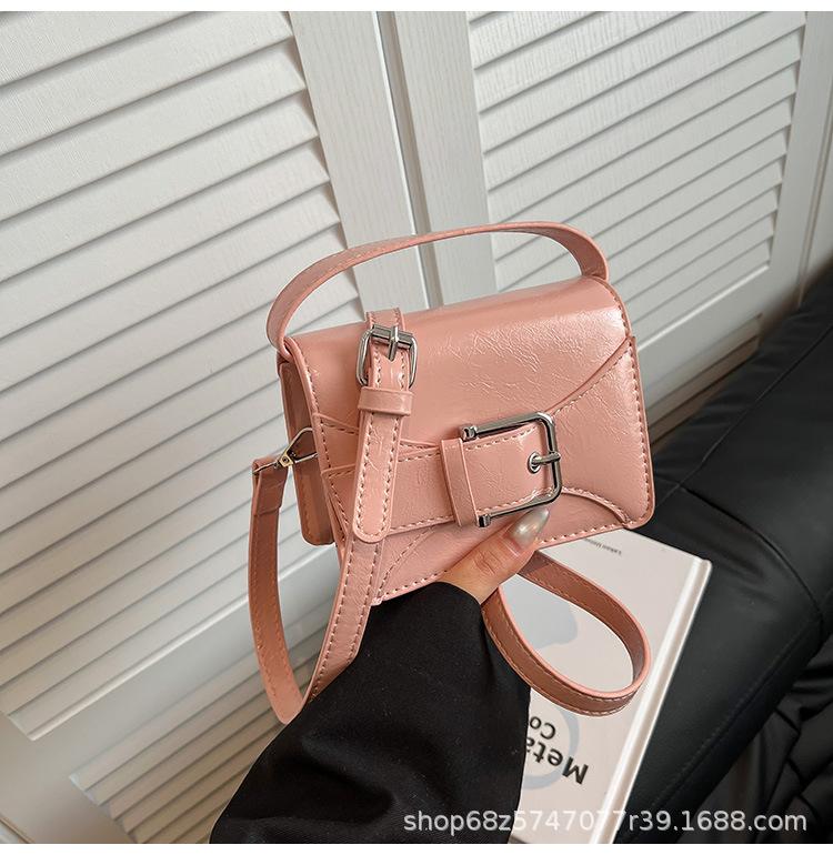 New Messenger Bag Women's Retro Simple Shoulder Bag Niche Design Leather Buckle Decorative Flip Lipstick Bag Tide