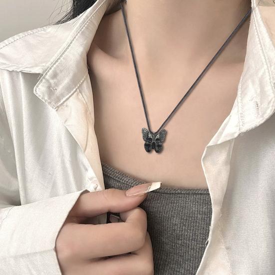 Totenkopf Schmetterling Halskette Gothic Schmetterling Anhänger Halskette Dunkler Stil Hip-Hop Halskette Insektenschmuck Geschenk für Frauen Männer