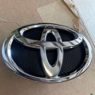 TOYOTA YARIS OEM FRONT EMBLEMS 75301-52080 FITS YARIS SEDAN 2007-2014 Dnvr15 S22