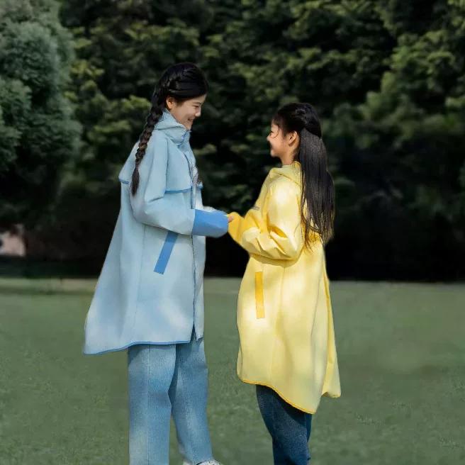 Einfarbiger Kinder-Regenmantel für Jungen und Mädchen, Kindergartenkinder, Sturm-Reflexions-Regenponcho, Klassischer Windbreaker-Stil mit Rucksack