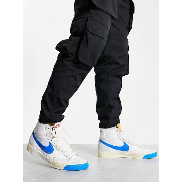 

Бело-синие кроссовки Nike Blazer Mid 77